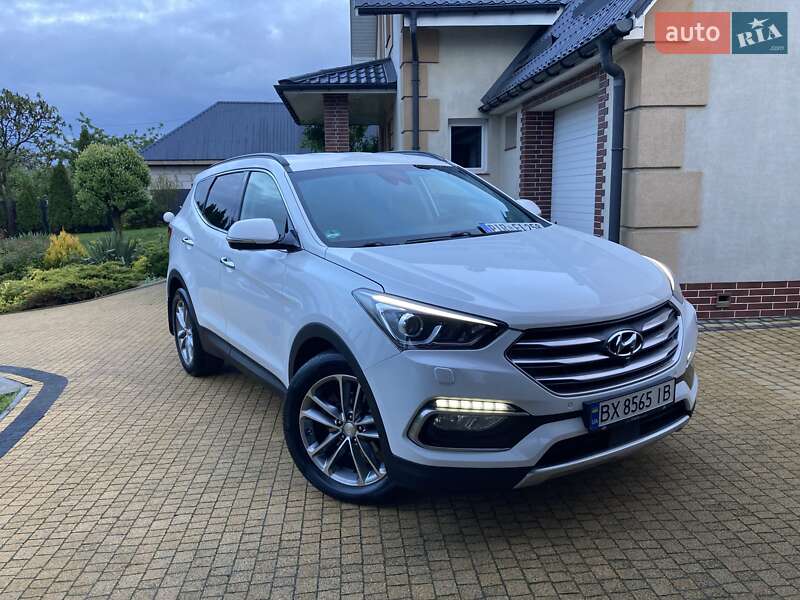 Внедорожник / Кроссовер Hyundai Santa FE 2015 в 
