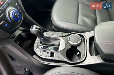 Внедорожник / Кроссовер Hyundai Santa FE 2014 в 