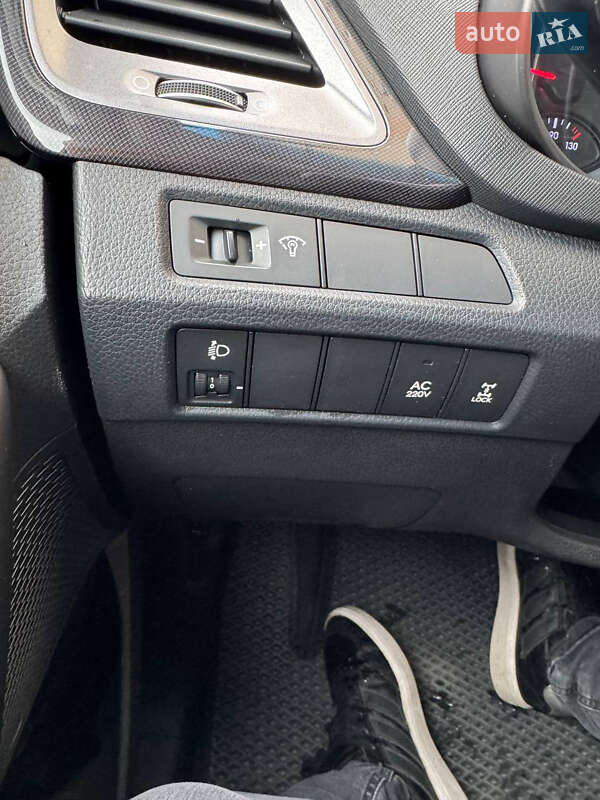 Позашляховик / Кросовер Hyundai Santa FE 2012 в Рівному
