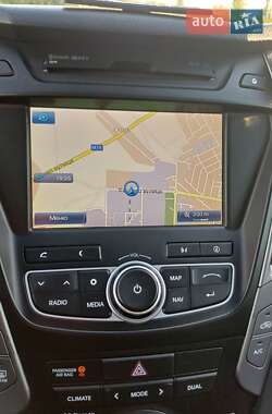 Внедорожник / Кроссовер Hyundai Santa FE 2014 в 