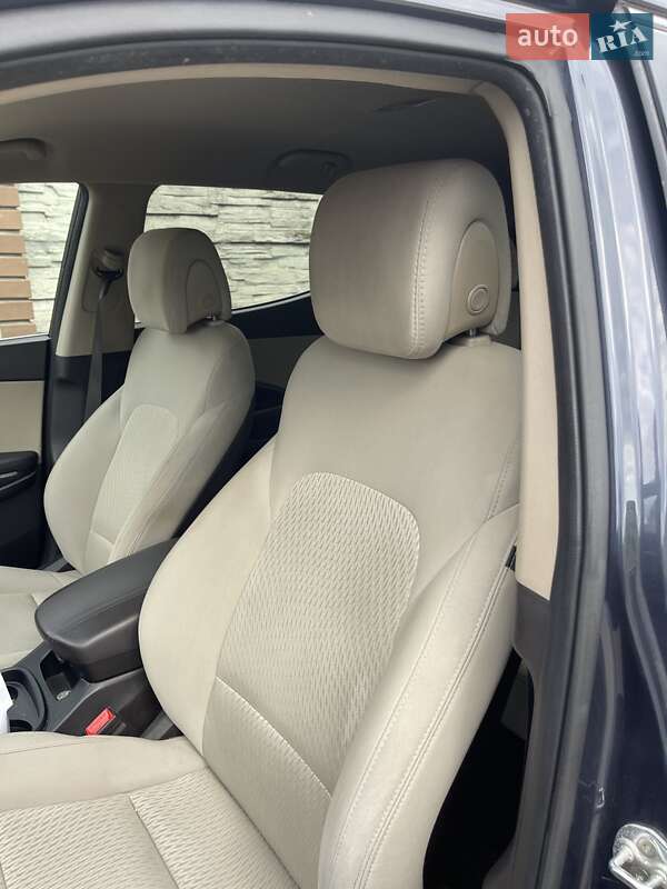 Внедорожник / Кроссовер Hyundai Santa FE 2017 в Киеве