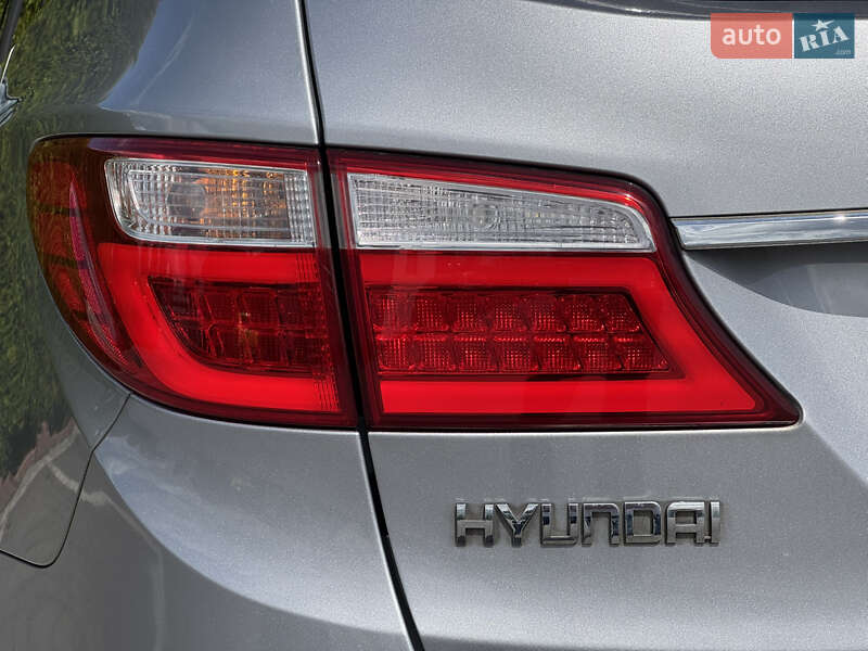 Внедорожник / Кроссовер Hyundai Santa FE 2015 в Стрые