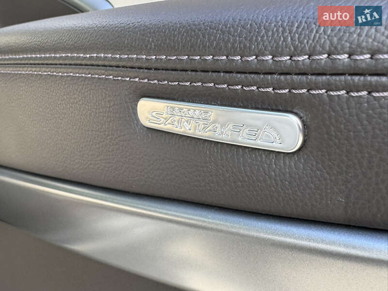 Внедорожник / Кроссовер Hyundai Santa FE 2015 в Стрые