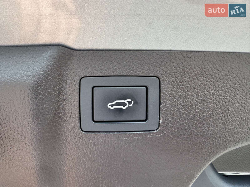 Внедорожник / Кроссовер Hyundai Santa FE 2015 в Стрые