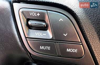 Внедорожник / Кроссовер Hyundai Santa FE 2013 в 