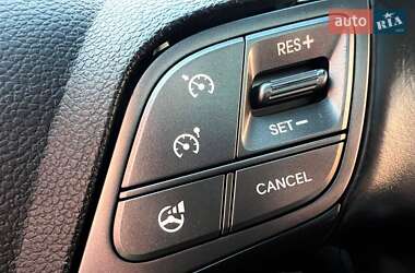 Внедорожник / Кроссовер Hyundai Santa FE 2013 в 