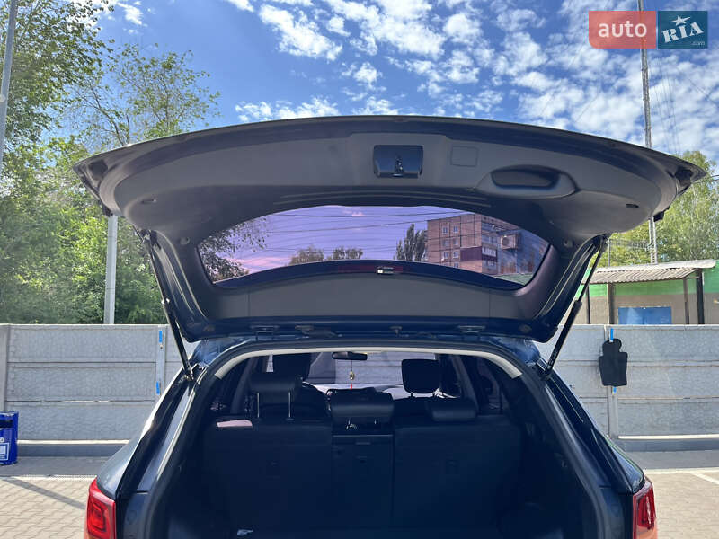 Позашляховик / Кросовер Hyundai Santa FE 2015 в Кривому Розі