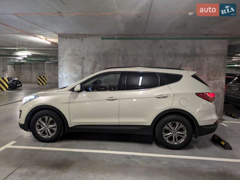 Внедорожник / Кроссовер Hyundai Santa FE 2014 в Киеве