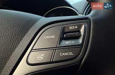 Позашляховик / Кросовер Hyundai Santa FE 2013 в 