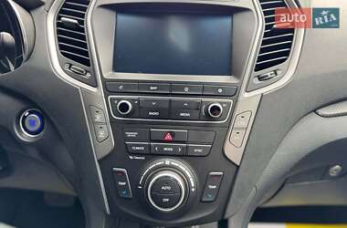 Внедорожник / Кроссовер Hyundai Santa FE 2016 в 