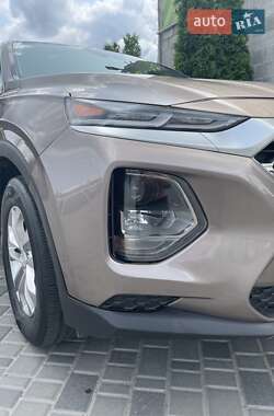 Внедорожник / Кроссовер Hyundai Santa FE 2019 в 