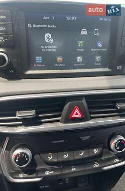 Внедорожник / Кроссовер Hyundai Santa FE 2019 в 