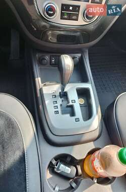 Внедорожник / Кроссовер Hyundai Santa FE 2010 в 