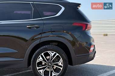 Позашляховик / Кросовер Hyundai Santa FE 2019 в 