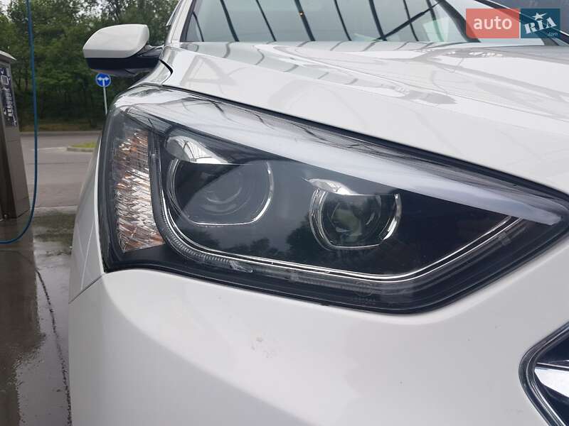 Позашляховик / Кросовер Hyundai Santa FE 2015 в Кам'янському