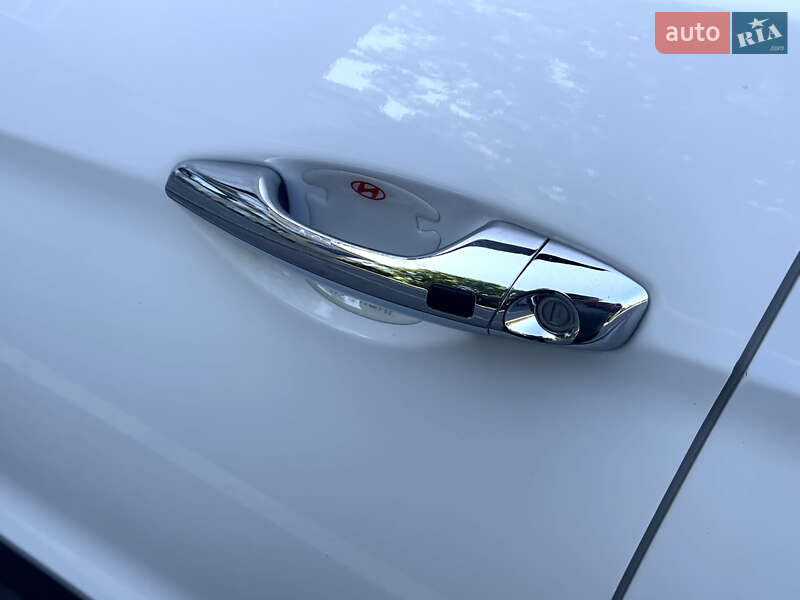 Позашляховик / Кросовер Hyundai Santa FE 2013 в Миколаєві