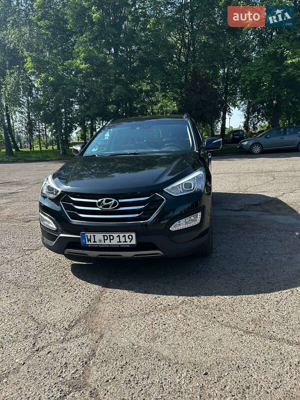 Внедорожник / Кроссовер Hyundai Santa FE 2013 в 