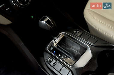 Внедорожник / Кроссовер Hyundai Santa FE 2013 в 
