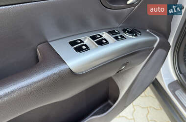 Внедорожник / Кроссовер Hyundai Santa FE 2011 в 
