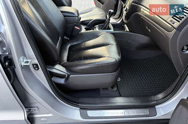 Внедорожник / Кроссовер Hyundai Santa FE 2011 в 