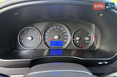 Внедорожник / Кроссовер Hyundai Santa FE 2011 в 