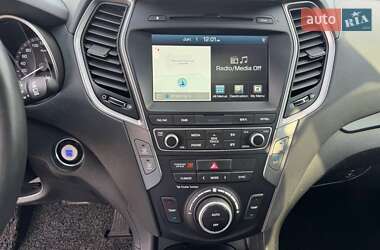 Внедорожник / Кроссовер Hyundai Santa FE 2015 в 