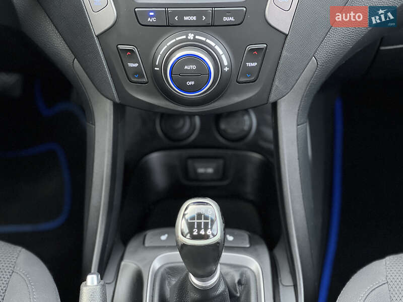 Позашляховик / Кросовер Hyundai Santa FE 2013 в Ужгороді