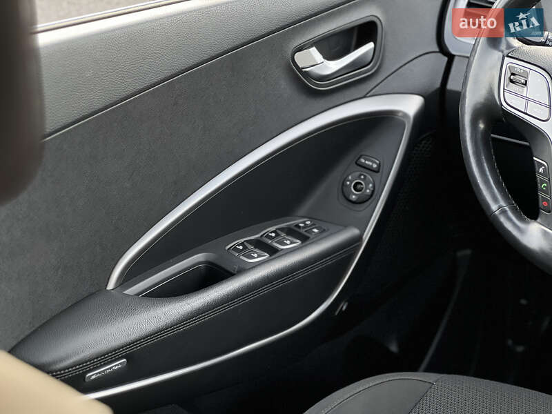 Позашляховик / Кросовер Hyundai Santa FE 2013 в Ужгороді