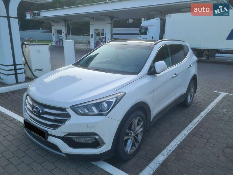 Внедорожник / Кроссовер Hyundai Santa FE 2016 в 