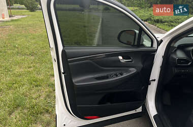 Внедорожник / Кроссовер Hyundai Santa FE 2021 в 