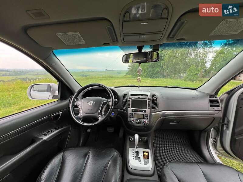 Позашляховик / Кросовер Hyundai Santa FE 2011 в Чернівцях