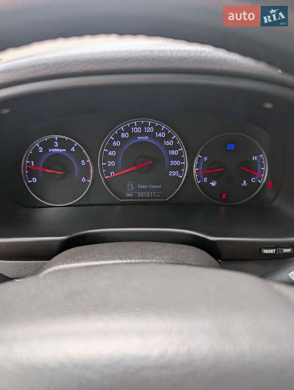 Позашляховик / Кросовер Hyundai Santa FE 2011 в Чернівцях