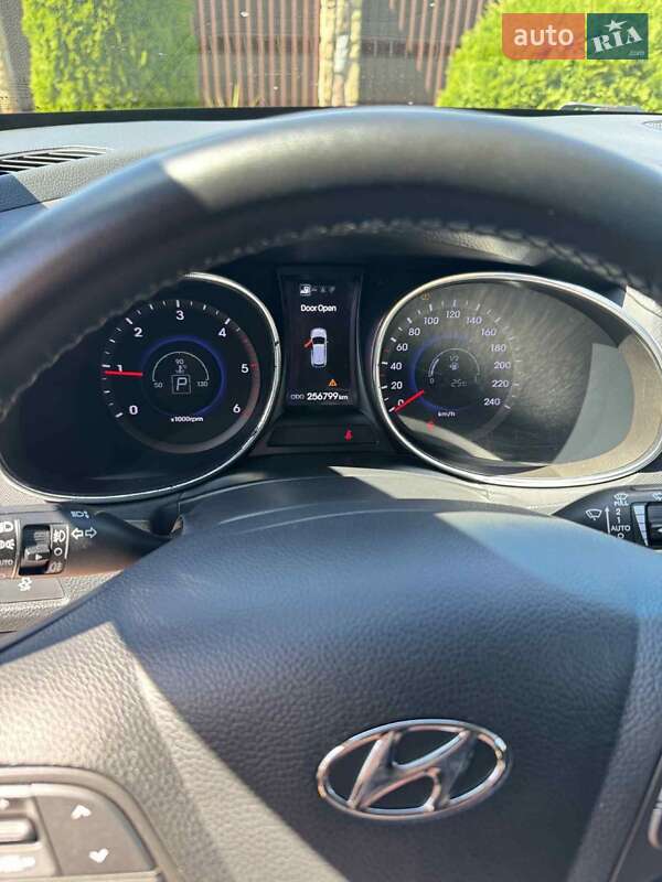Позашляховик / Кросовер Hyundai Santa FE 2013 в Івано-Франківську