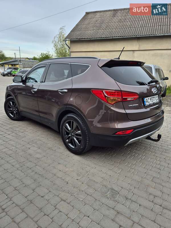 Внедорожник / Кроссовер Hyundai Santa FE 2014 в Нововолынске