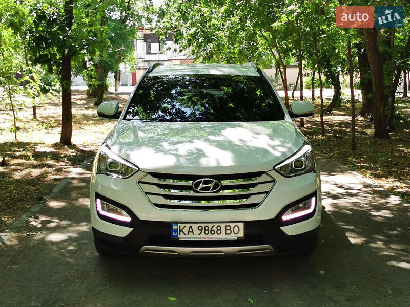Внедорожник / Кроссовер Hyundai Santa FE 2015 в Киеве