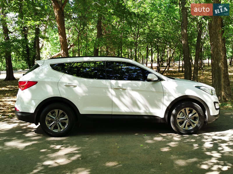 Внедорожник / Кроссовер Hyundai Santa FE 2015 в Киеве