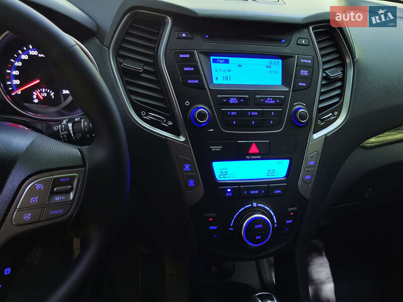 Внедорожник / Кроссовер Hyundai Santa FE 2015 в Киеве