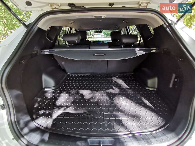 Внедорожник / Кроссовер Hyundai Santa FE 2015 в Киеве