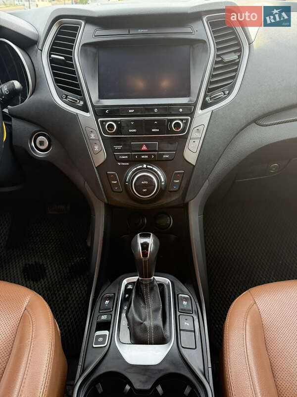 Внедорожник / Кроссовер Hyundai Santa FE 2016 в Киеве