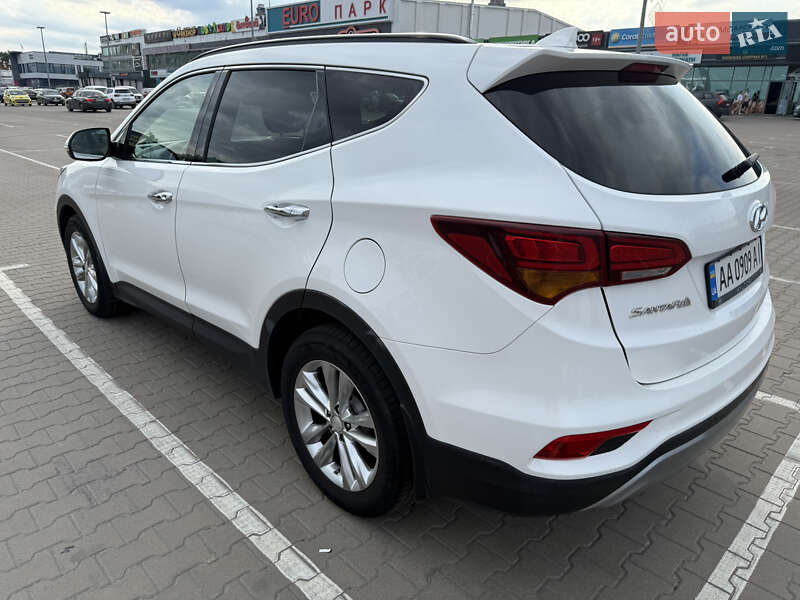 Внедорожник / Кроссовер Hyundai Santa FE 2016 в Киеве