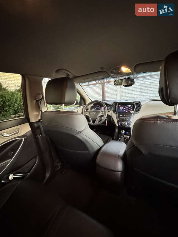 Позашляховик / Кросовер Hyundai Santa FE 2015 в Дніпрі
