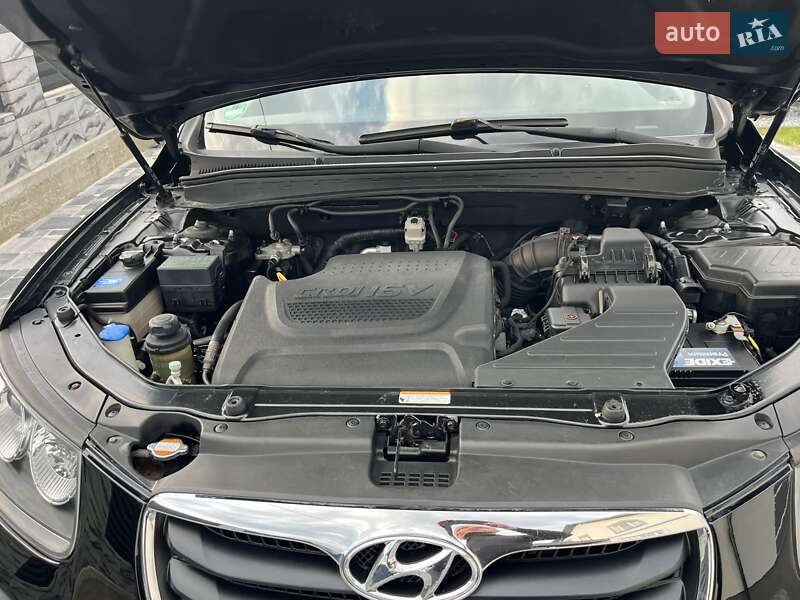 Внедорожник / Кроссовер Hyundai Santa FE 2010 в Калуше