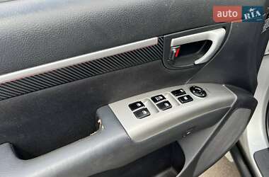 Позашляховик / Кросовер Hyundai Santa FE 2006 в 