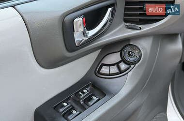 Внедорожник / Кроссовер Hyundai Santa FE 2005 в 