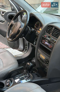 Внедорожник / Кроссовер Hyundai Santa FE 2005 в 
