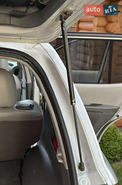 Внедорожник / Кроссовер Hyundai Santa FE 2005 в 