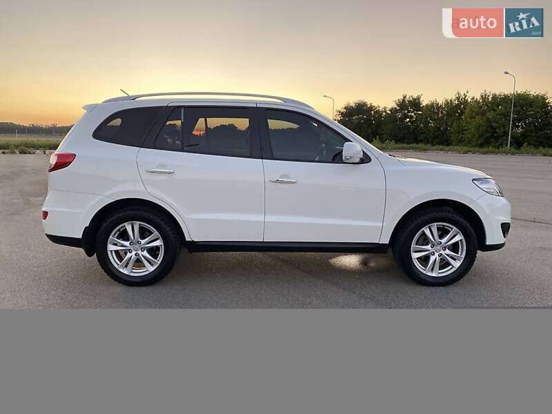 Внедорожник / Кроссовер Hyundai Santa FE 2011 в 