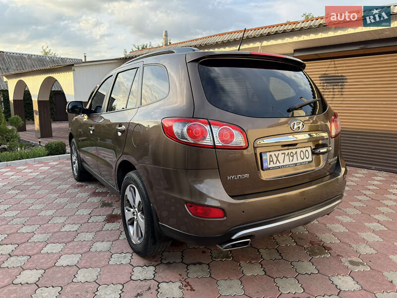 Позашляховик / Кросовер Hyundai Santa FE 2011 в Краснограді