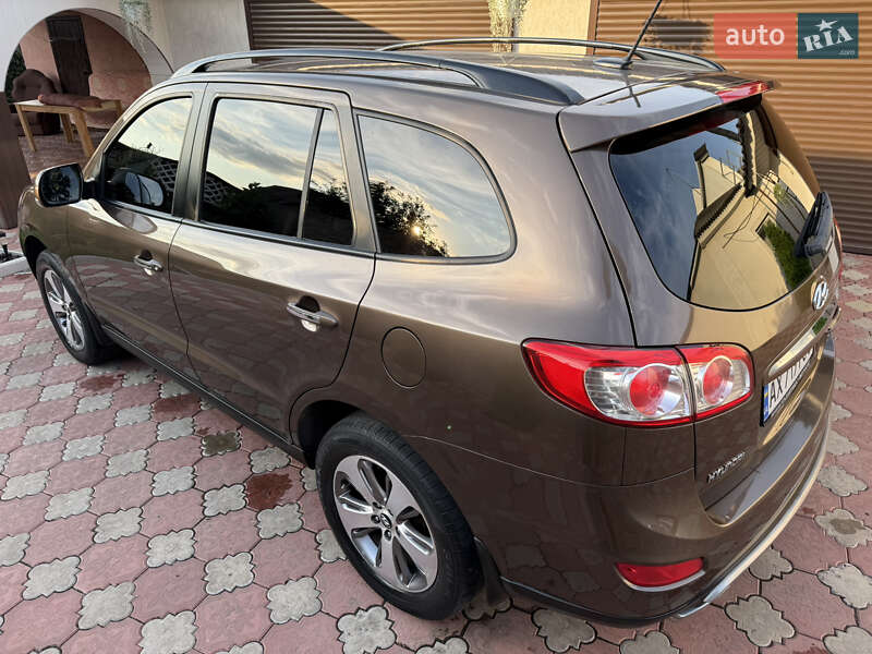 Позашляховик / Кросовер Hyundai Santa FE 2011 в Краснограді