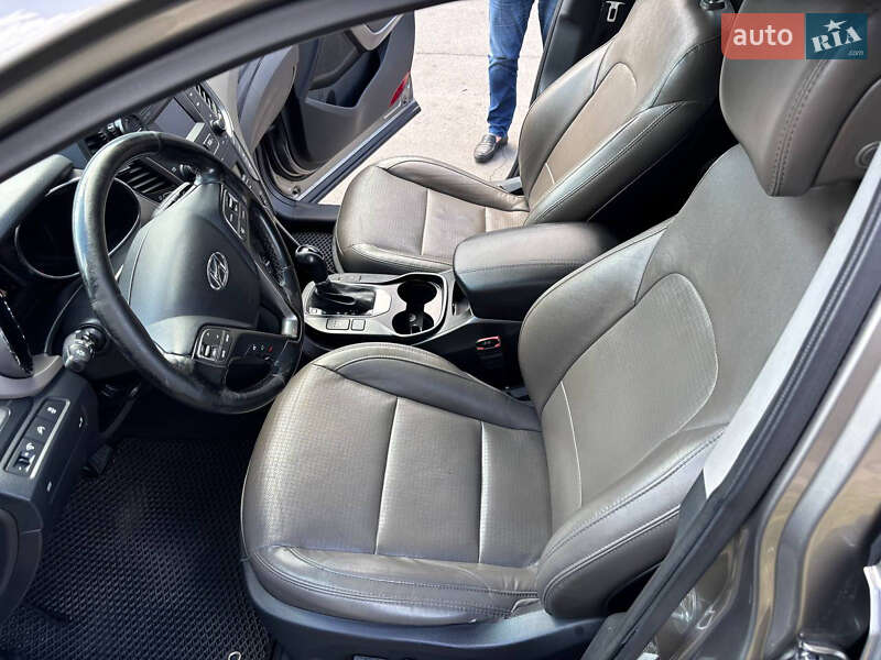 Внедорожник / Кроссовер Hyundai Santa FE 2015 в Черкассах